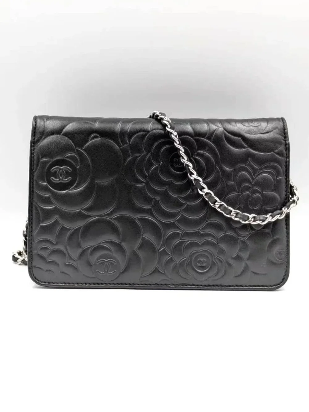 Pre-owned Chanel Camellia Embossed Lambskin Wallet On Chain Black - Picture 2 of 13